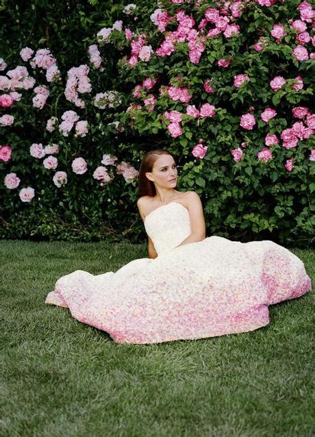 Natalie Portman Lives «La Vie En Rose» in the Latest Miss Dior 